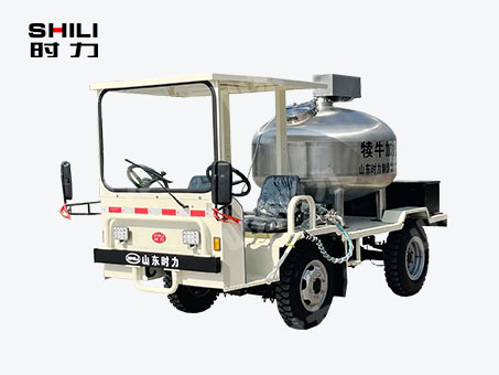 1方電動(dòng)四輪犢牛喂奶車（立式罐、帶攪拌）